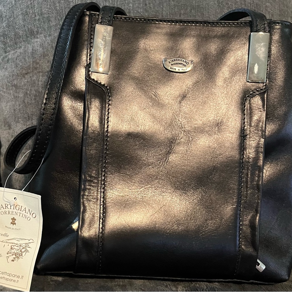 Chic Black Leather Backpack by L’ ARTIGIANO SORRENTINO